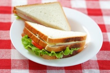 自制三明治，做法簡(jiǎn)單的營(yíng)養(yǎng)早餐，早上你想來(lái)一份嗎