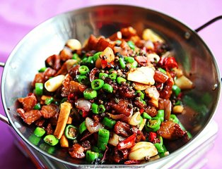 辣子雞最正宗的做法，外酥里嫩，麻辣爽口超過癮
